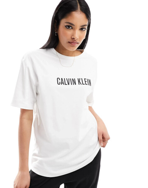 Calvin Klein – Intense Power – Lounge-T-Shirt in Weiß mit Rundhalsausschnitt