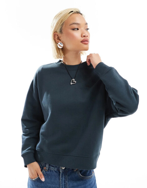 Lee tonal small logo sweatshirt in washed black