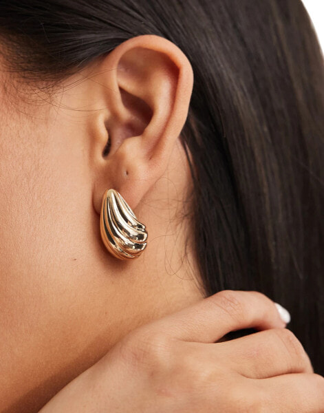 Accessorize wavy earrings in gold