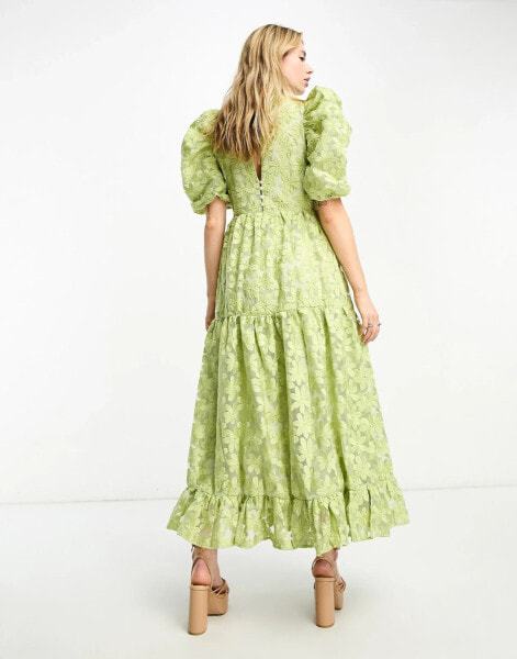 Dream Sister Jane – Maxikleid in Salbeigrün mit Blumenstickerei