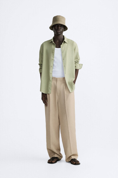 Wide-fit pleated trousers