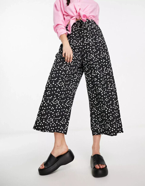 New Look polka dot wide leg cropped trousers in black