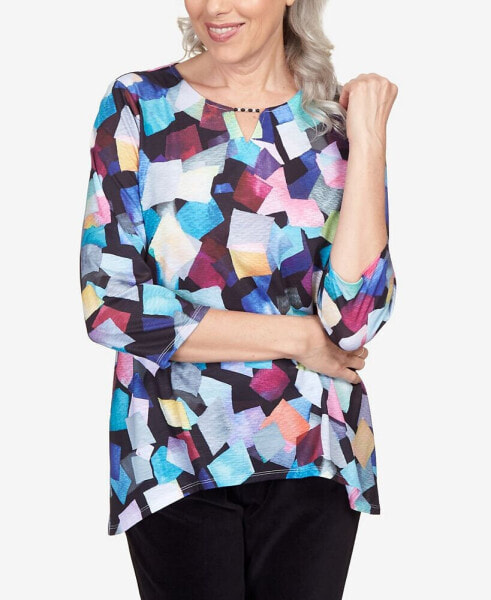 Petite Drama Queen Texture Squares Sharkbite Hem Top