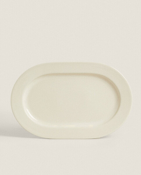 Oval stoneware serving dish