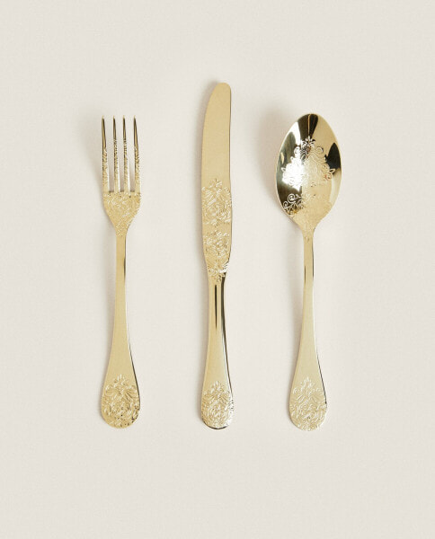 Decorative engraved cutlery set
