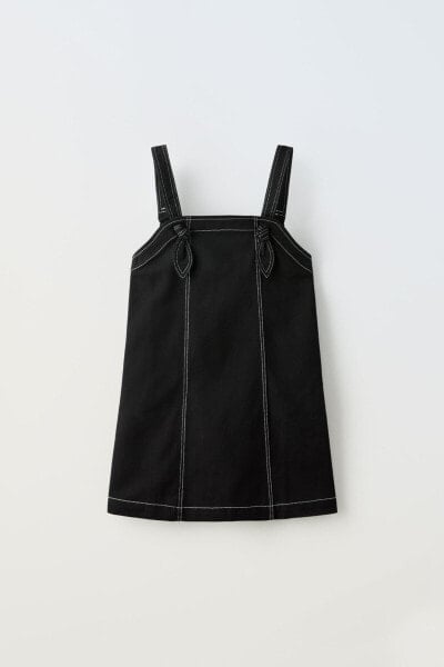 Pinafore dress with contrasting topstitching