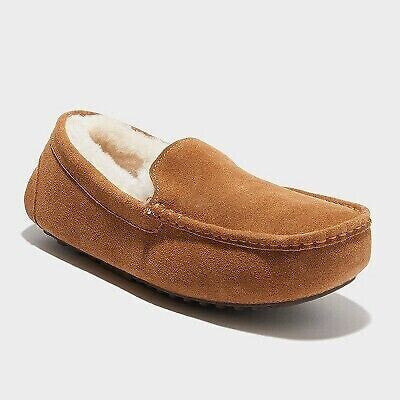 dluxe by dearfoams Men's Nelson Shearling Moccasin Slippers - Chestnut 12