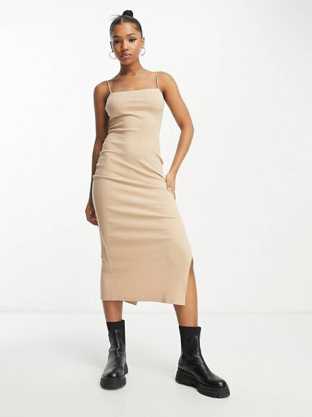 Miss Selfridge – Midikleid in Sand mit Riemchenträgern und Seitenschlitz