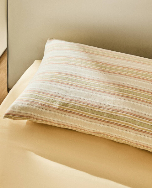 Pillowcase with multicoloured stripes