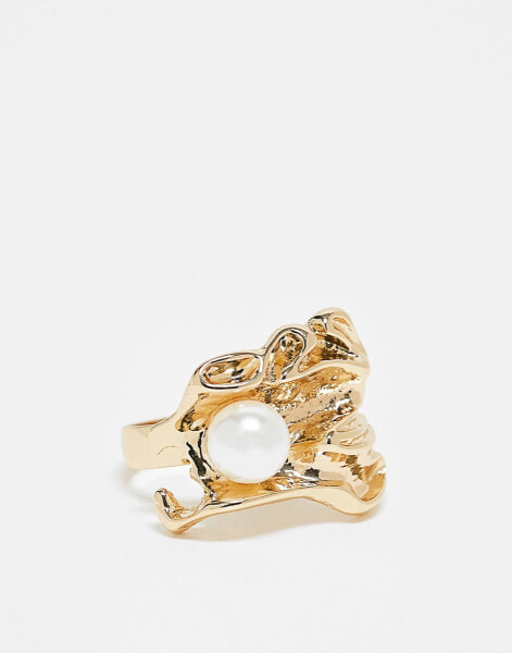 SVNX chunky details gold ring with pearl detail