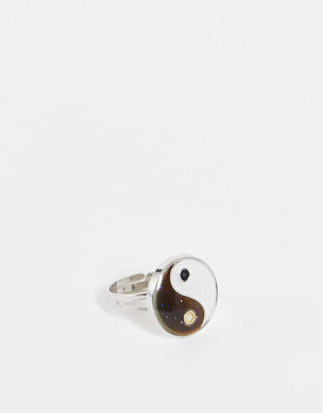 Daisy Street Exclusive mood ring in adjustable ying yang design