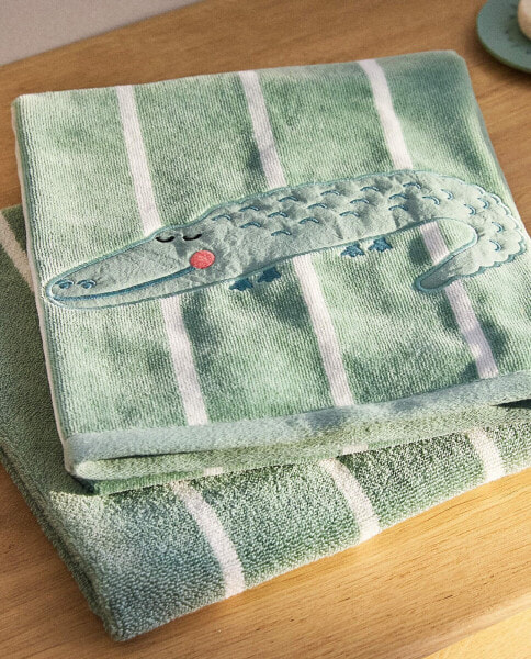 Children’s velour crocodile bath towel