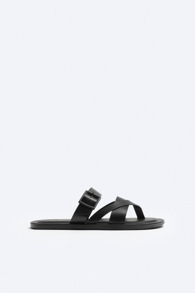 Strappy sandals with buckle fastening