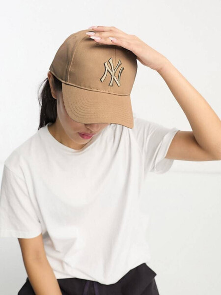 New Era 9Forty NY unisex cap in tan