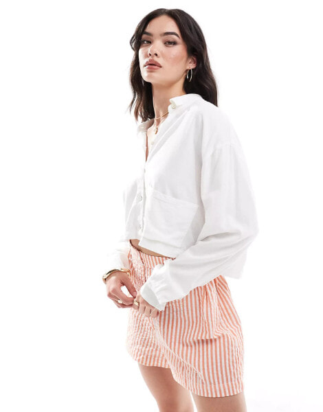 Pull&Bear cropped linen shirt in white