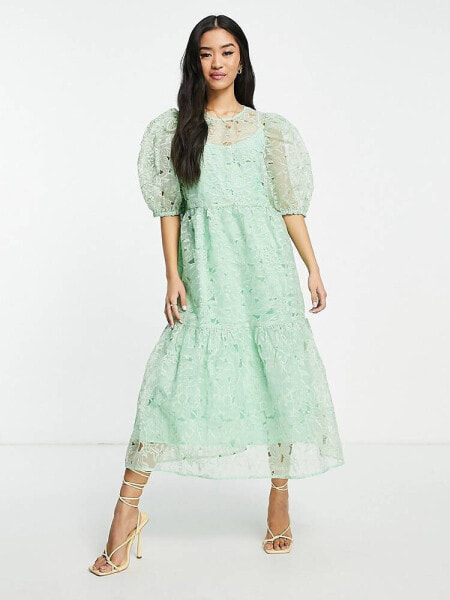 Вечернее платье ASOS DESIGN – Миди-платье из органзы с цветочным узором в зеленом цвете.