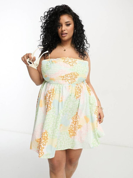 Женское мини-платье ASOS Curve ASOS DESIGN Curve Kurzes, geblümtes Babydoll-Sommerkleid aus Baumwolle mit plissierter Brustpartie