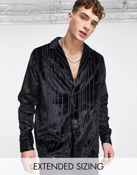 ASOS DESIGN – Locker geschnittenes Hemd aus Samt in Schwarz mit Ausbrenner-Streifenmuster