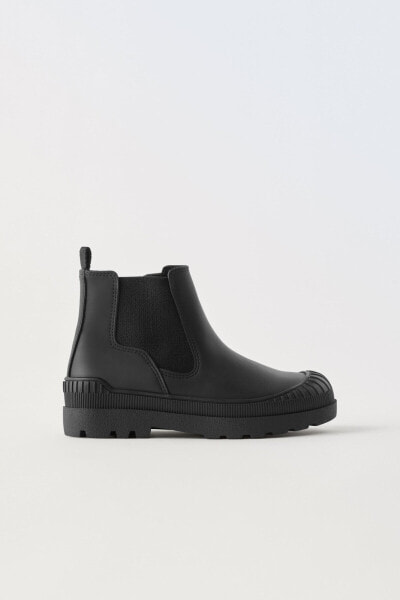 Rubberised ankle boots