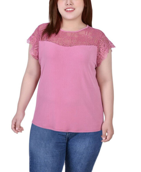 Plus Size Short Sleeve Lace and Crepe Top