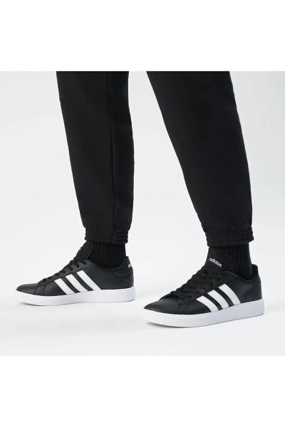 Кроссовки для мужчин Adidas Grand Court Base 2.0 GW9251 черные