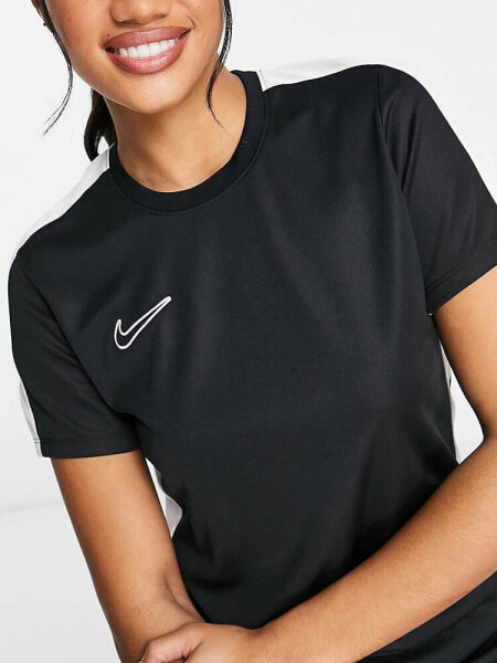 Футболка Nike Football – Academy Dri-FIT – с вставкой в черном цвете