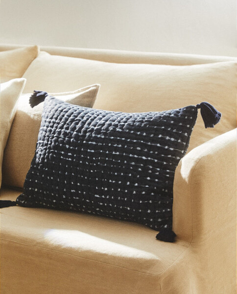 Cushion cover with tassels