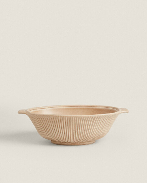 Stoneware salad bowl with handles