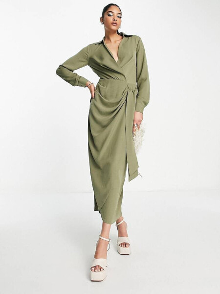 ASOS DESIGN – Midikleid in Khaki mit Kragen, Raffung und Bindeband in der Taille