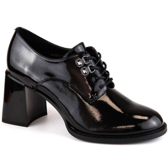 Vinceza W JAN295A black patent leather shoes with a decorative heel