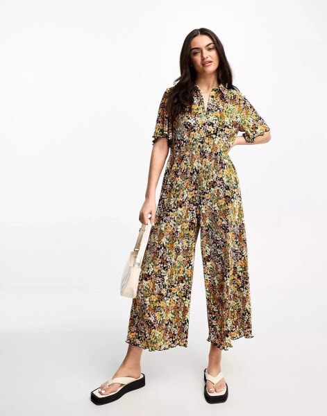 ASOS DESIGN – Gesmokter, plissierter Jumpsuit mit Blumenmuster und Kragen