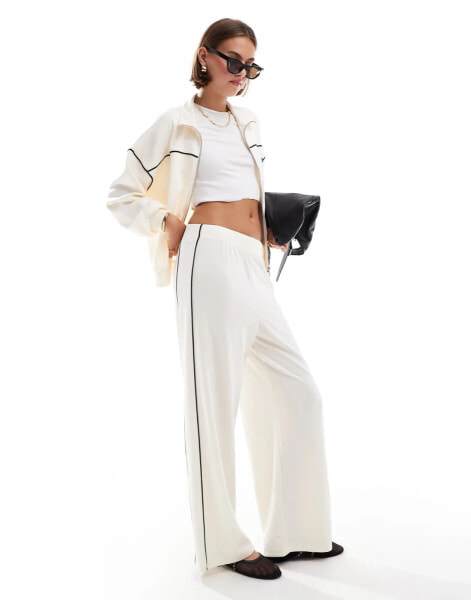 ONLY pull on wide leg trousers co-ord with contrast piping in cream