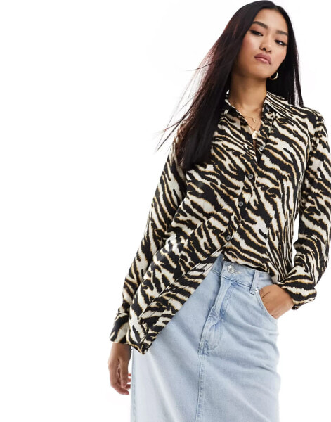 Levi's blouse in zebra print