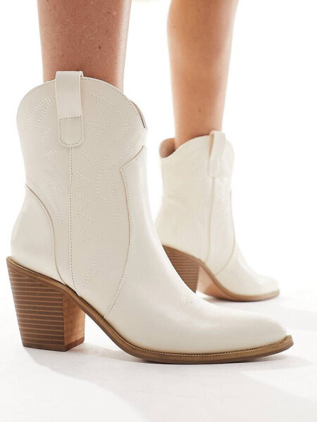 Glamorous western ankle boots in cream