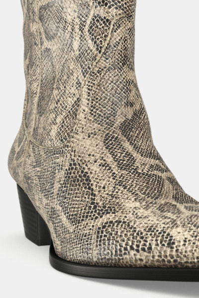 Ботинки женские ZARA в стиле ковбой с рисунком под кожу змеи