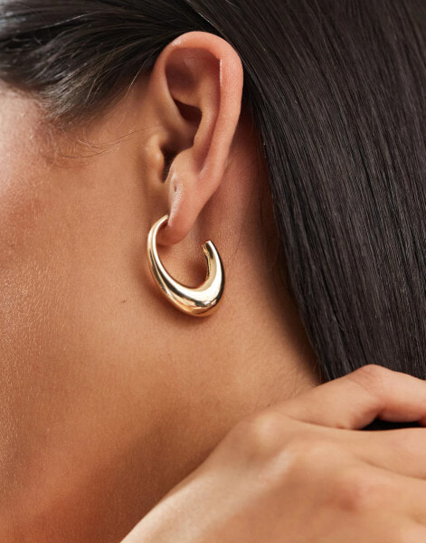 Accessorize chunky medium hoops in gold