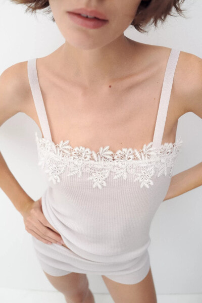 WOOL TOP WITH LACE