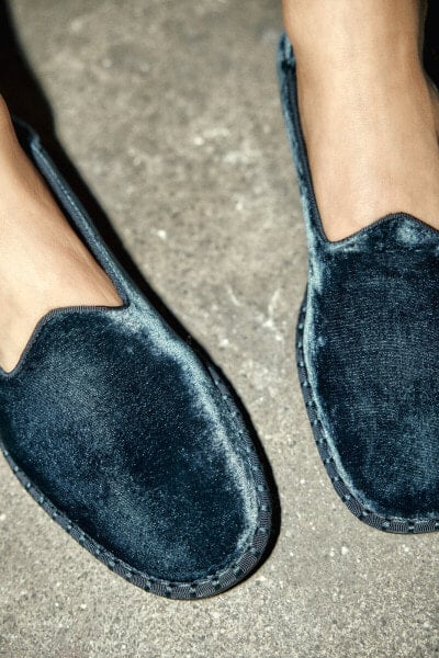 Velvet flat shoes