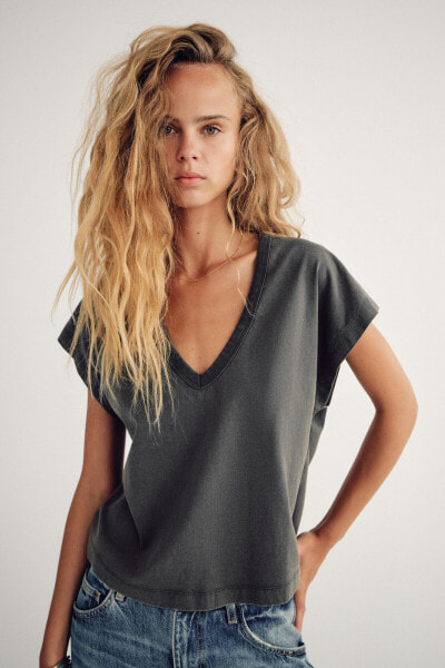 FADED-EFFECT T-SHIRT WITH A V-NECKLINE