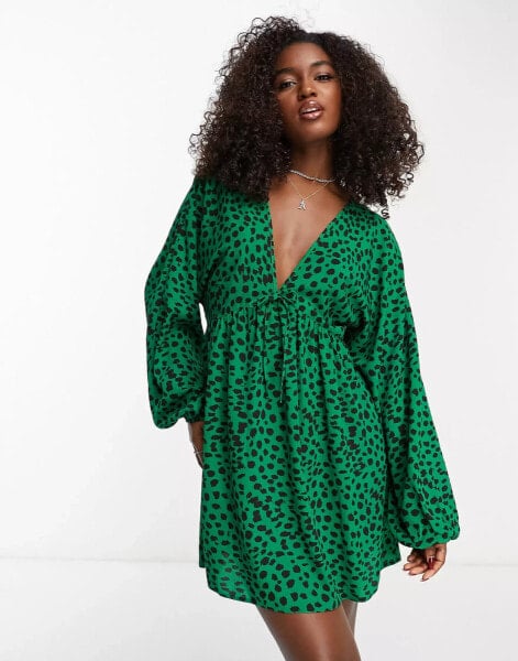 ASOS DESIGN – Ausgestelltes Minikleid zum Reinschlüpfen in Grün mit Animal-Print