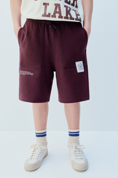 Jogging bermuda shorts with label detail