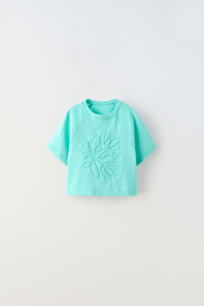 T-shirt with raised embroidery