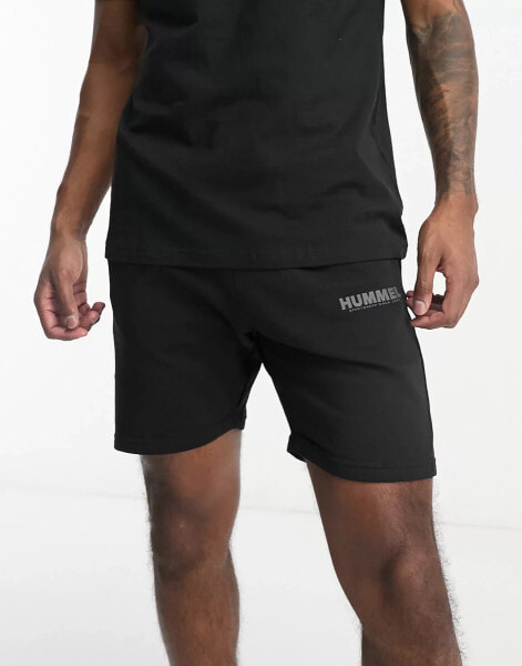 Hummel – Legacy – Shorts in Schwarz