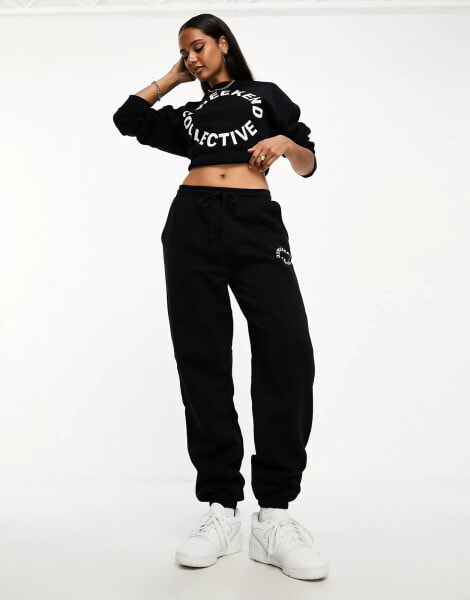 ASOS – Weekend Collective – Oversize-Jogginghose in Schwarz mit Logo, Kombiteil