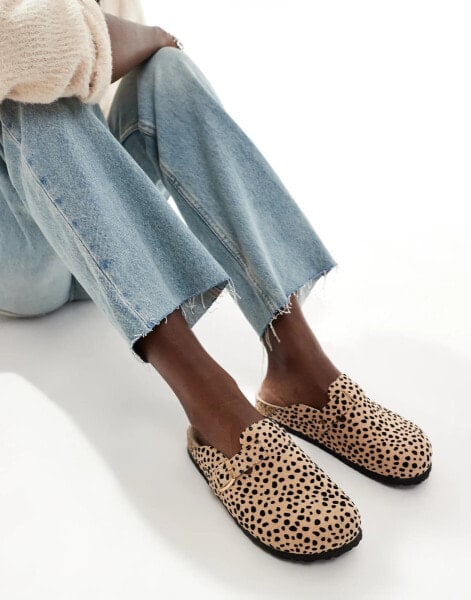 Glamorous mules in leopard