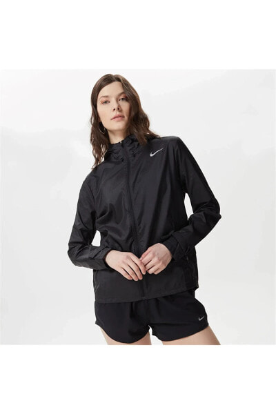 Спортивная куртка Nike Essential Su Geçirmeyen Kadın Koşu