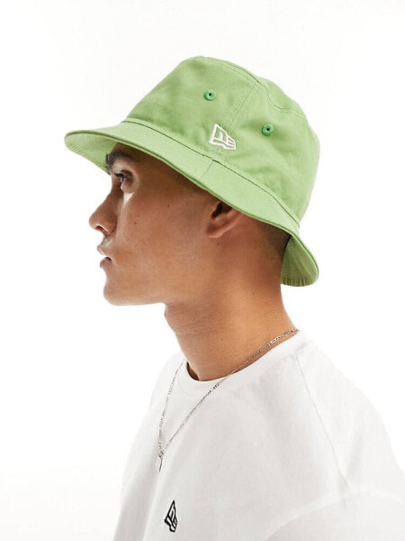 New Era logo bucket hat in green