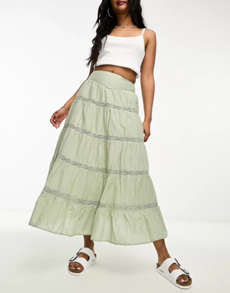 Miss Selfridge – Festival – Gestufter Boho-Maxirock in Khaki mit Details aus Spitze