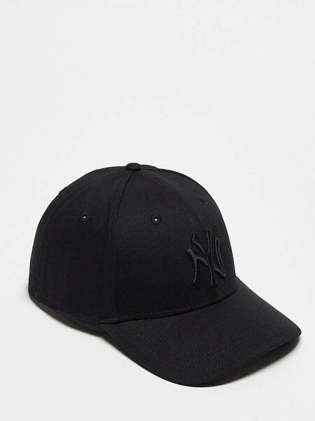 New Era 9forty MLB NY Yankees cap in black