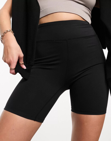 Ellesse Penzanna legging shorts in black